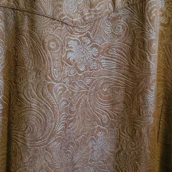 COWGIRL HARDWARE SZ XL. CHOCOLATE BROWN TEXTURE  FLORAL. LONG SLEEVE SNAP CLOSUR - Picture 7 of 9